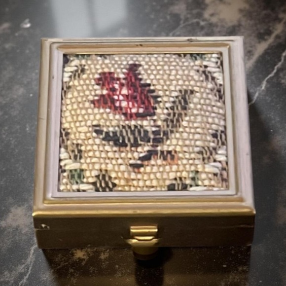 Vintage Bronze Needle Point Rose Floral Square Small Trinket Pill Box - Picture 2 of 11